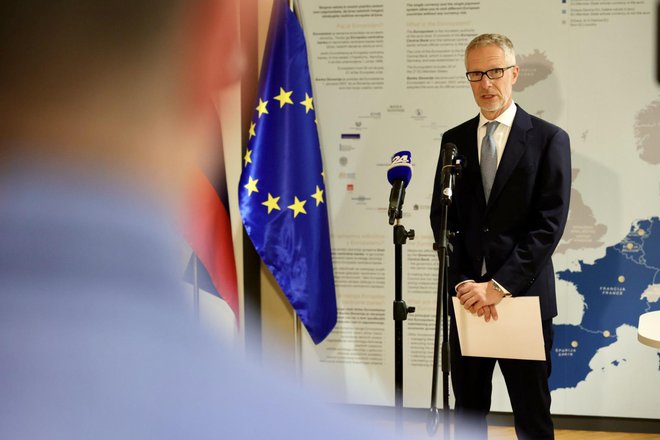 Sedanjemu guvernerju Vasletu se bo šestletni mandat iztekel 8. januarja prihodnje leto. FOTO: Črt Piksi/Delo