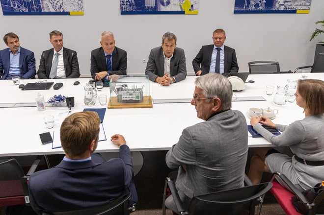 At the meeting between representatives of the Kolektor Group and Kolektor Etra and the Ministry of Economy, they discussed the growing business and planned investments of the Črnuče company. PHOTO: Voranc Vogel/Delo