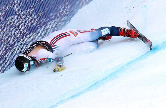 Vzrok vseh težav je grd padec januarja v Wengnu. FOTO: Claudia Greco/Reuters