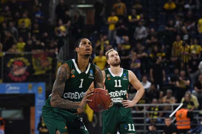 Devin Robinson in Jaka Blažič sta bila v napadu glavna igralca Ljubljančanov. FOTO: Cedevita Olimpija