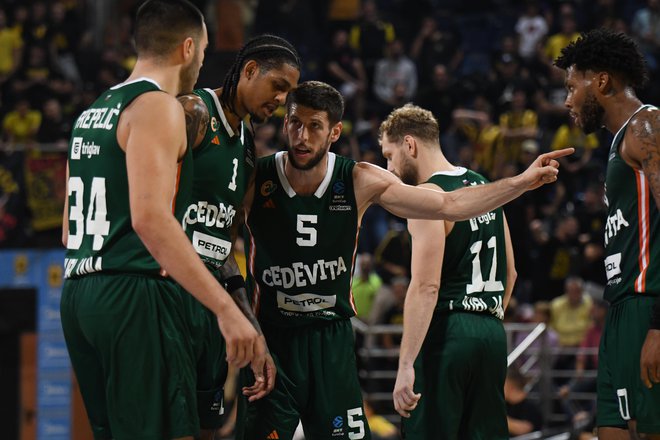 Olimpija je v drugem polčasu stopila razliko z raznovrstno, predvsem pa hitro igro v napadu, brez brezglavih samostojnih akcij. FOTO: Cedevita Olimpija