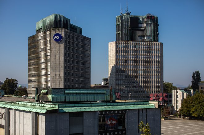 NLB že nekaj let dividende deli v dveh delih. Prvi del razdeli na redni letni skupščini sredi leta, drugi del pa decembra. FOTO: Voranc Vogel/Delo