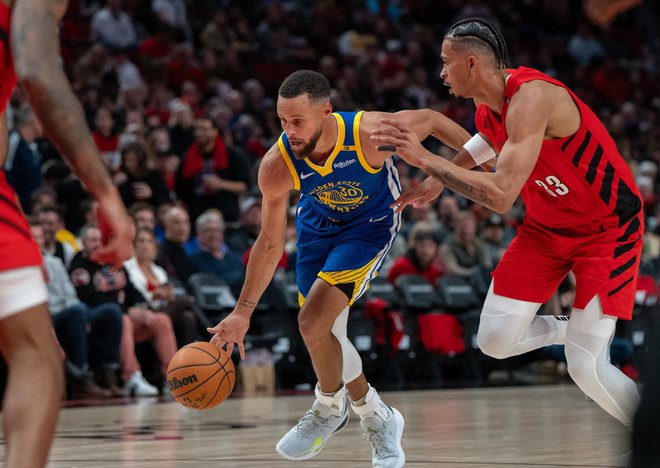 Golden State Warriors in Stephen Curry sta novo sezono začela z visoko zmago v Portlandu. FOTO: Stephen Brashear/Usa Today Sports Via Reuters Con