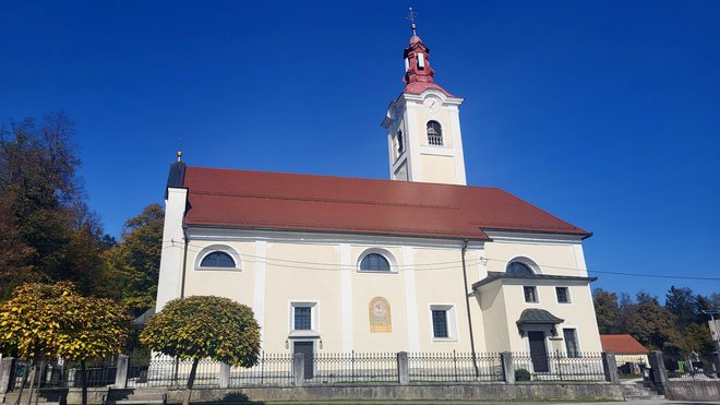 Farani pričakujejo, da bo kmalu spet maševal v cerkvi Marije Vnebovzete. FOTO: Drago Perko