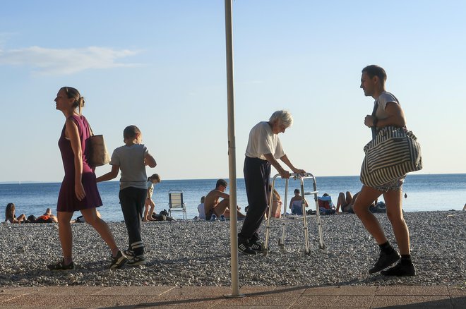 Moški se težje sprijaznijo s starostjo, ker izgubijo centralne družbene vloge, karierne vloge, ki so zaznamovale njihovo življenje. FOTO: Jože Suhadolnik/Delo