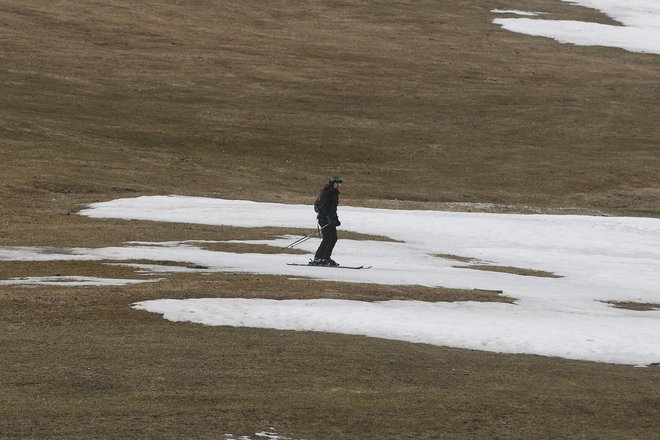 Tako žalostna je bila podoba kranjskogorskega smučišča 2. marca letos. FOTO: Leon Vidic/Delo