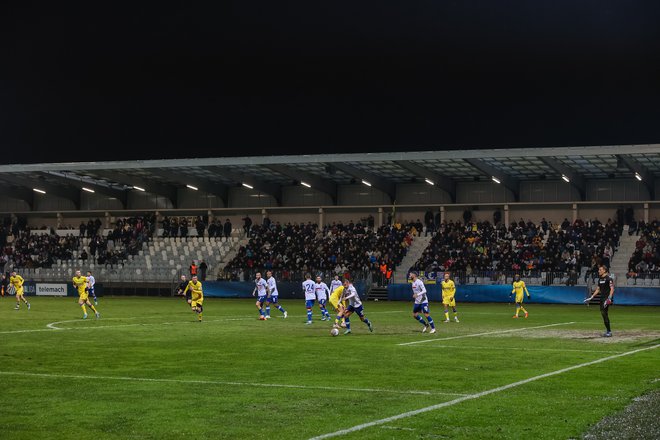 Točke so ostale na Obali. FOTO: Črt Piksi/Delo