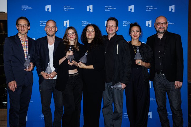 Z leve: Marko Mandić, Mitja Ličen, Mila Bezjak, Sonja Prosenc, Primož Hladnik, Katarina Stegnar, Boris Benko FOTO: Matjaž Rušt