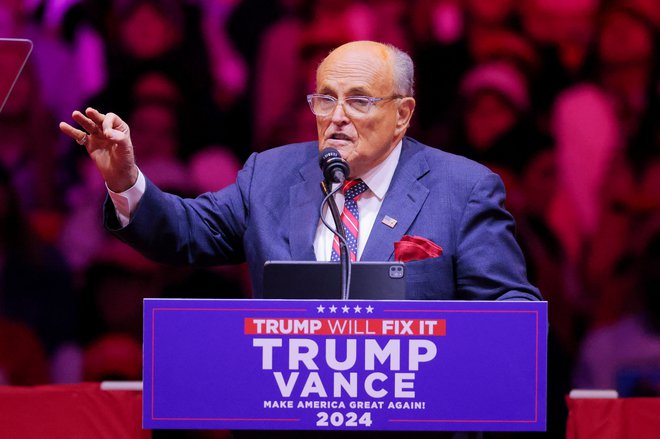 Rudy Giuliani, nekdanji župan New Yorka in odvetnik, je prav tako zagovornik Donalda Trumpa. FOTO: Andrew Kelly/Reuters