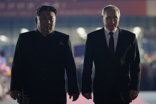 Vladimir Putin in Kim Jong Un. FOTO: Gavriil Grigorov/Via Reuters