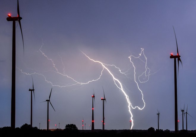 V evropski energetiki je 74 odstotkov čiste elektrike iz obnovljivih virov in jedrske energije. FOTO: Patrick Pleul/AFP