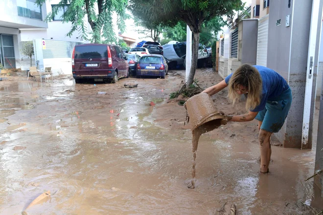 Večina gospodinjstev je ostala brez elektrike. FOTO: Jose Jordan/AFP