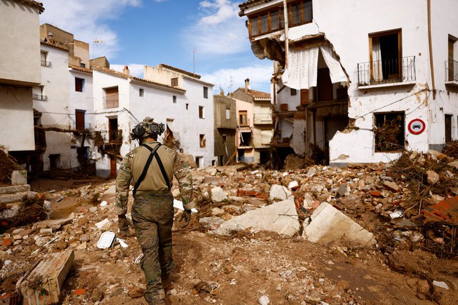 Posledice neurja v kraju Letur v provinci Albacete. FOTO: Susana Vera/Reuters