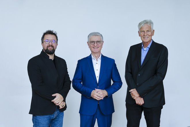 Žiga Vavpotič, Franjo Bobinac in Marko Voljč odgovarjajo na vprašanja o Trilaterali, razmerah v svetu in šibkem dialogu v Sloveniji. FOTO: Jože Suhadolnik