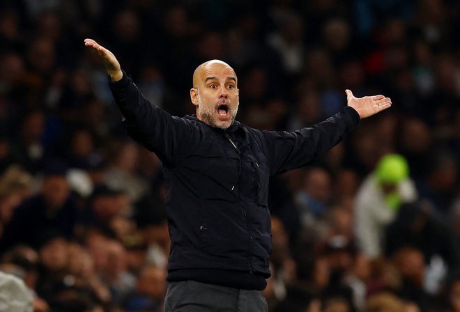 Pep Guardiola se sooča z velikim izzivom zavoljo poškodovanih igralcev. FOTO: Matthew Childs/Reuters