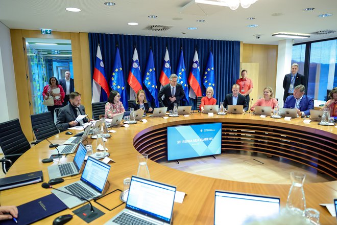 Ob predpostavki povišane ogroženosti je med vajo morala zasedati tudi vlada s predsednico republike Natašo Pirc Musar in predsednico DZ Urško Klakočar Zupančič. FOTO: Črt Piksi