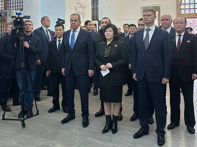 Na železniški postaji Jaroslavski so odkrili spominsko ploščo na obisk Kim Il Sunga leta 1949. FOTO/AFP