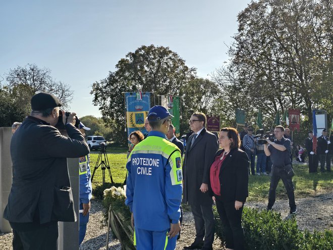 V Gonarsu so znova pozvali k miru. FOTO: Urad vlade za Slovence v zamejstvu in po svetu