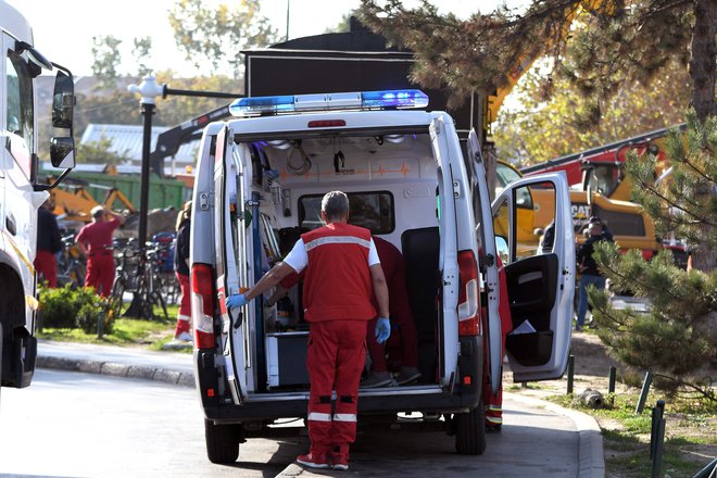 Več ljudi so morali odpeljati rešilci. FOTO: Nenad Mihajlović/AFP