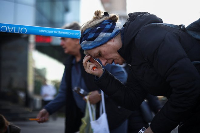 V Novem Sadu se je župan odločil za tridnevno žalovanje. FOTO: Marko Djurica/Reuters