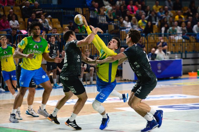 Celjani so gladko zmagali, a v Zlatorogu ni manjkalo boja. FOTO: RK Celje Pivovarna Laško