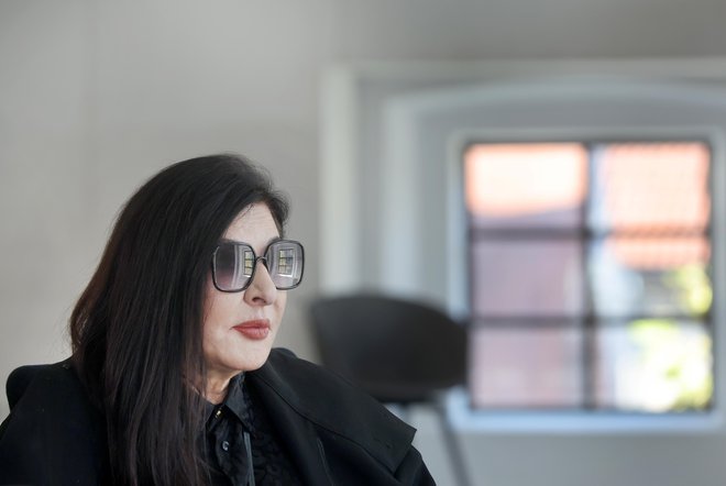 Marina Abramović: »To je bil moj prvi obisk Pirana in moram reči, da je res čudovit. Tako mirno, lepo, meditativno mesto. Prvič po dolgem času sem začutila, da sem stran od vojn in groze, ki se dogaja po svetu.« Foto Blaž Samec