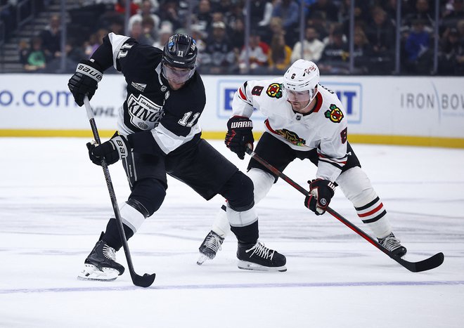 Anže Kopitar in kralji so doma v Los Angelesu morali za zmago čestitati Chicagu. FOTO: Ronald Martinez/AFP