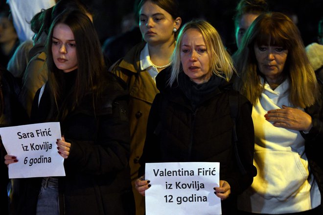 Številni so ob izražanju jeze in nejevere zahtevali odgovornost pristojnih. FOTO: Nenad Mihajlovic/AFP