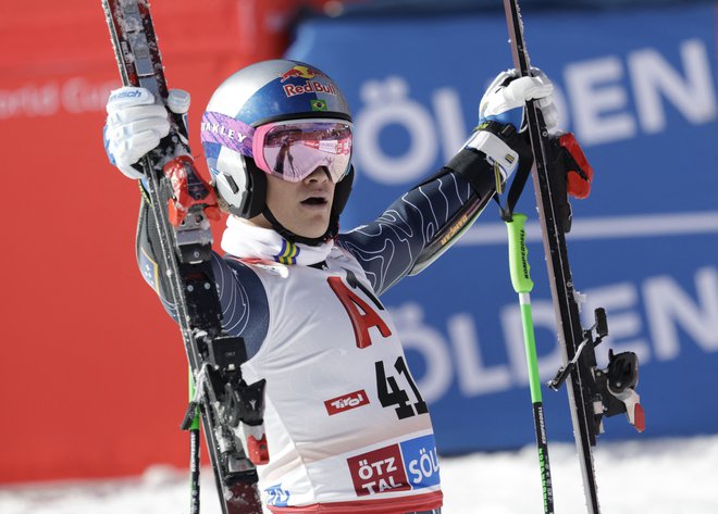 Brazilski reprezentant Lucas Pinheiro Braathen je v Söldnu s štartno številko 41 prismučal do četrtega mesta. FOTO: Leonhard Foeger/Reuters