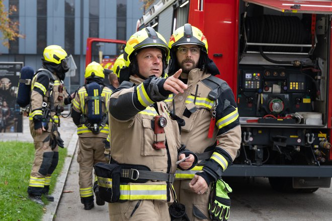 V intervenciji je sodelovalo 68 gasilcev. Fotografija je simbolična. FOTO: Voranc Vogel/Delo