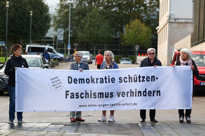 Člane aretiranih skrajnežev povezuje globoko zavračanje svobodne in demokratične temeljne ureditve Zvezne republike Nemčije. FOTO: Christian Mang/Reuters