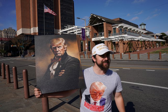 Donald Trump je boljši za blaginjo Američanov, so prepričani privrženci nekdanjega predsednika. FOTO: Seth Herald/Reuters