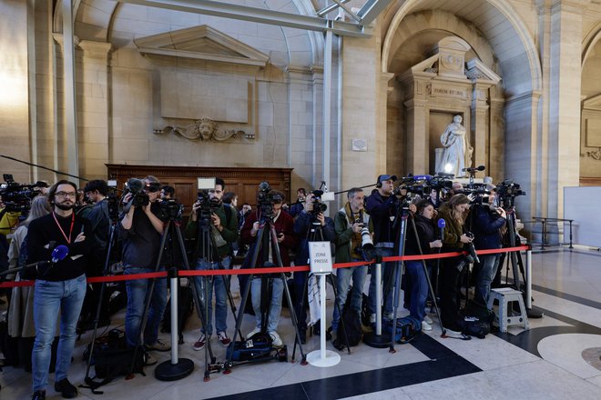 Zanimanje za sojenje je v medijih veliko. FOTO: Stephane De Sakutin/AFP