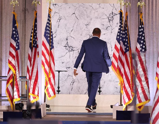 Cedric Richmond zapušča demokratsko zborovanje. FOTO: Mike Blake/Reuters