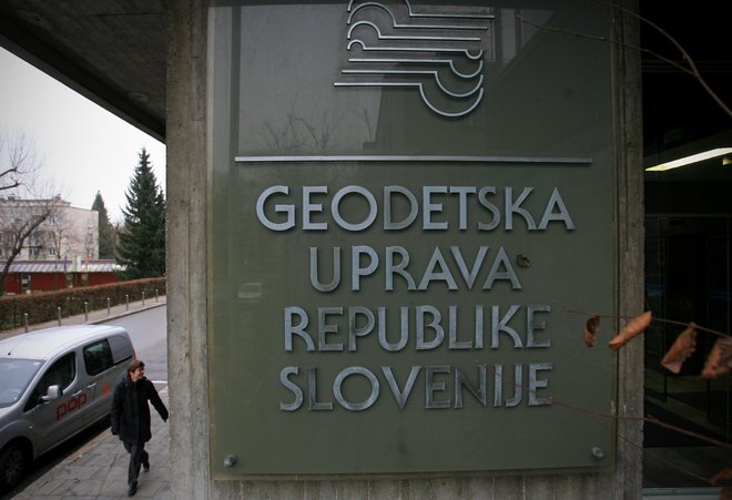 Na geodetsko upravo (pri ministrstvu za naravne vire in prostor) sem pisno vprašal, kako so dobili faktor 3,87 za razmerje »delež dela stavbe v stavbi : vsota vseh površin stavbe«. FOTO: Uroš Hočevar