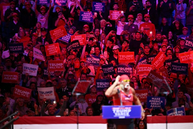 Hulk Hogan pred podporniki Donalda Trumpa v dvorani Madison Square Garden v New Yorku. FOTO: Angela Weiss/Afp