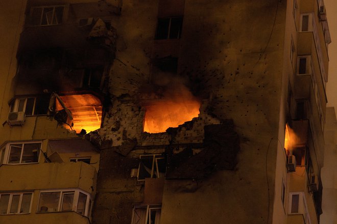 o novi vodja Bele hiše poslušal zagovornike vojne kot dobrega posla ali tiste, ki menijo, da je slab? FOTO: Thomas Peter Reuters