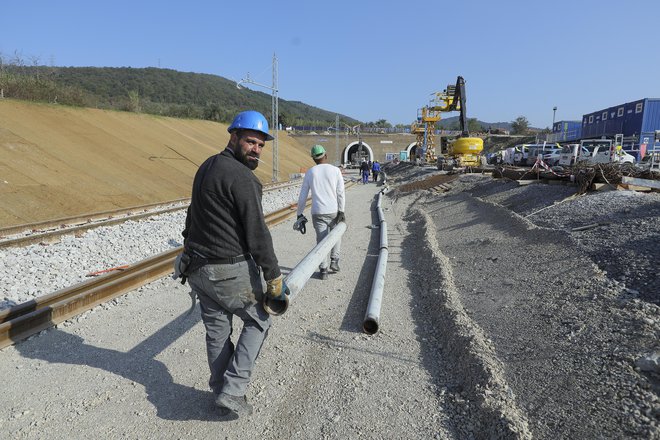 Nove tračnice na novi progi Foto Jože Suhadolnik