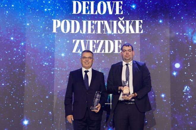 Delovi podjetniški zvezdi po izboru komisije sta podjetji Kolektor Etra in Duol. Na fotografiji sta Peter Novak in Anžej Olaj, direktorja podjetji. FOTO: Leon Vidic/Delo