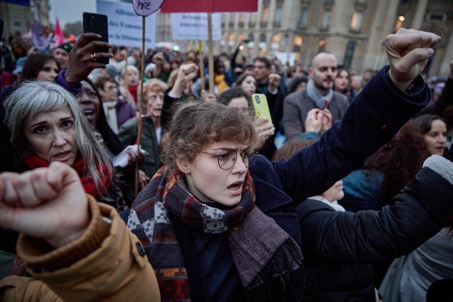 Videoposnetek je nagovoril veliko žensk, kjer so mladenko označili kot novo ikono iranskega gibanja Ženska, življenje, svoboda. FOTO: Kiran Ridley/AFP