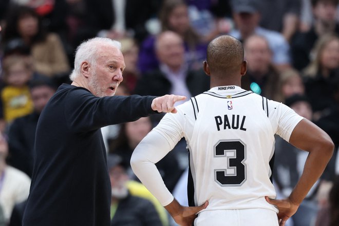 Chris Paul je bil pripeljan v ekipo, da bi s svojimi izkušnjami na parketu pomagal mladi ekipi San Antonia.

FOTO: Rob Gray/Usa Today Sports/Reuters Con