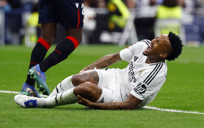 Eder Militao je novi poškodovani igralec Real Madrida. FOTO: Susana Vera/Reuters