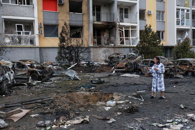 Rusija nadaljuje z obstraljevanje Ukrajine in z ubijanjem ukrajinskih civilistov. FOTO: Nina Liashonok/Reuters