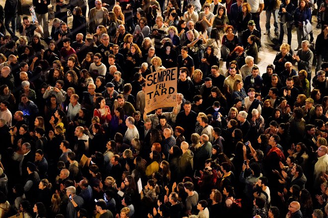 V Valencii se je zbralo okoli 130.000 protestnikov. FOTO: Ana Beltran/Reuters