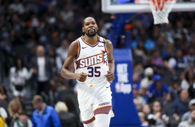 Kevin Durant je v petek še pomagal Phoenixu do zmage nad Dallasom, v novembru pa ga najbrž ne bomo več videli. FOTO: Kevin Jairaj/Reuters