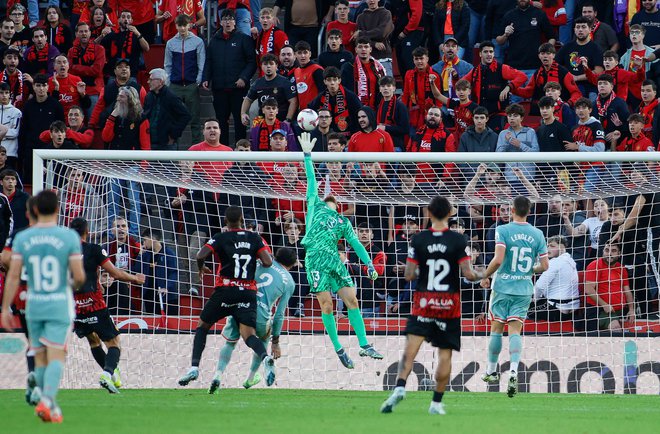 Jan Oblak tudi proti Mallorci ni le branil, temveč tudi podajal za gol. FOTO: Jaime Reina/AFP