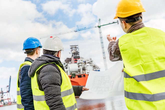 Obvladovanje tveganj v gradbeni industriji zahteva natančne analize in prilagojene zavarovalne rešitve. FOTO: Depostiphotos