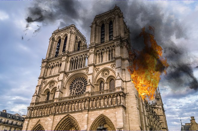 Požar v katedrali Notre Dame je opomnik, kako pomembna je pravočasna zavarovalna zaščita pri gradbenih obnovah. FOTO: Depostiphotos