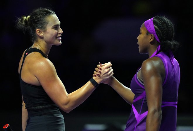 Arina Sabalenka je na zaključnem turnirju v Riadu izgubila proti Coco Gauff, a njeno prvo mersto na lestvici WTA ni bilo ogroženo. FOTO: Aleksandra Szmigiel/Reuters