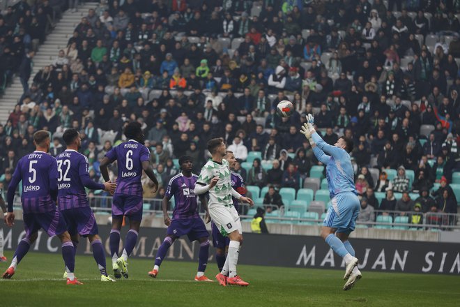 Veliki derbi ni dal zmagovalca, a je razkril dobre in slabe stvari pri Olimpiji in Mariboru. FOTO: Leon Vidic/Delo